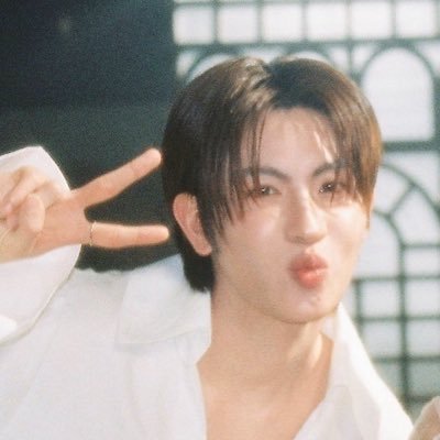 นอลอ norlor 𐦍's profile picture