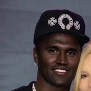 uhvaimorre's profile picture