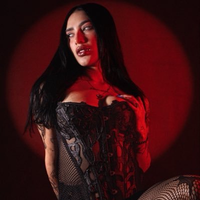 Laura Londoño 🐦🔥🖤's profile picture