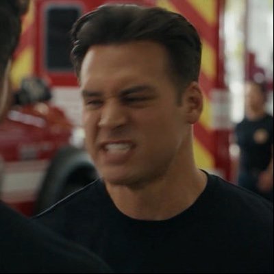 ash🐞⋆˚ʚɞ is gay eddie maxxing's profile picture