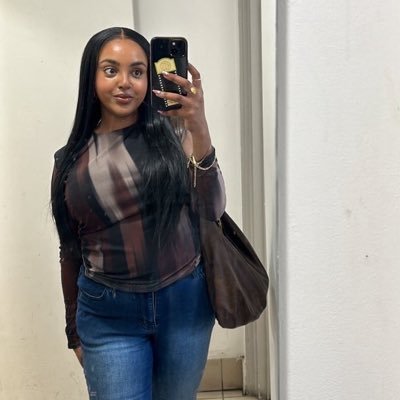 👩🏽🎨's profile picture