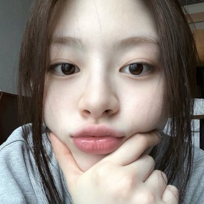 r's profile picture