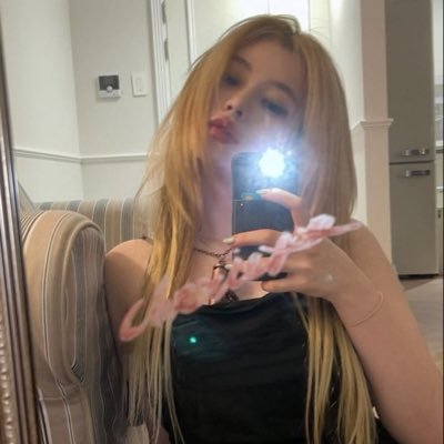 julia's profile picture