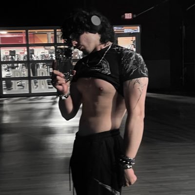 ༒ C Δ R L Ø S ༒'s profile picture