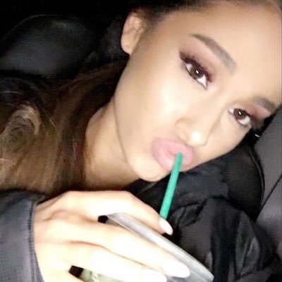 mya saw ari's profile picture