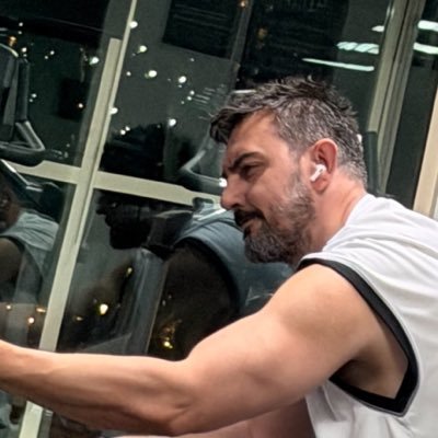 H I L M I's profile picture