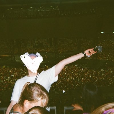 A⁷ • BTS is 7 •'s profile picture