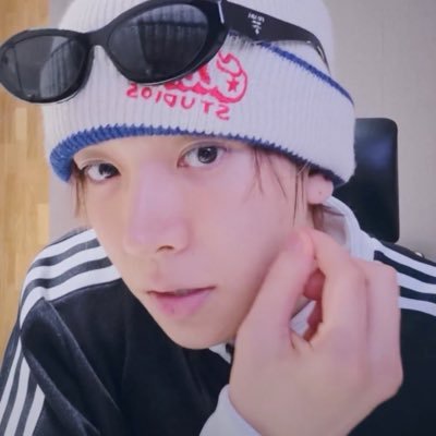 lara ๐ชฝ's profile picture