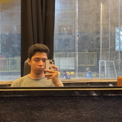 y🫯's profile picture