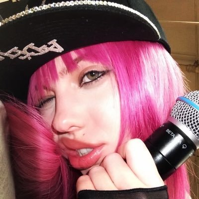 Lolly ★'s profile picture