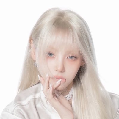 luvRiri's profile picture