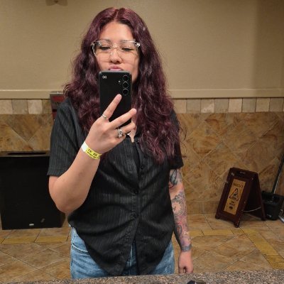 Miss420Moonchild🦀🌙's profile picture