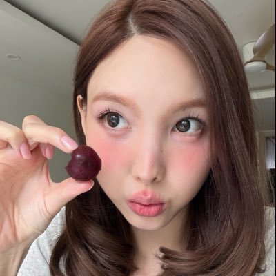 ella's profile picture