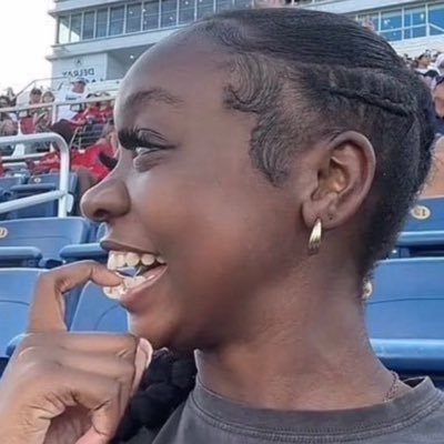 the new bombshell🎀's profile picture
