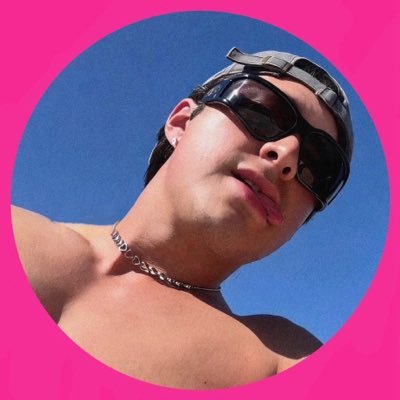 𝐚𝐫𝐢 🦆 ᴴᴼᴸᴸᴬᴺᴼⱽ's profile picture