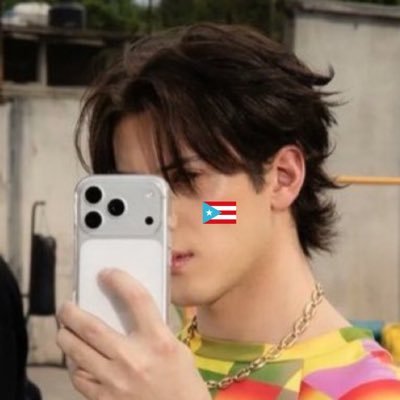 kira is seeing bts ⁷'s profile picture