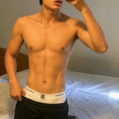 LIL FENG's profile picture