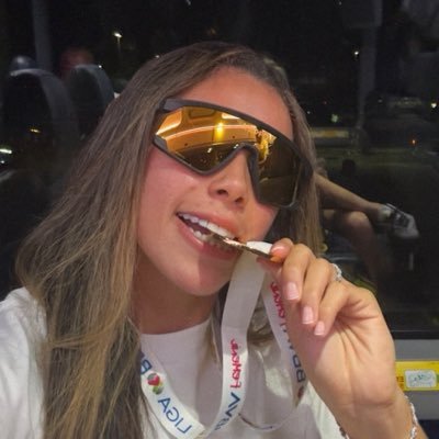 carla🐝's profile picture