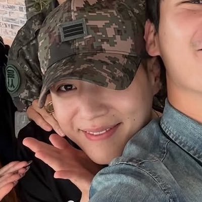 𑣲 into the sun with bts !!'s profile picture