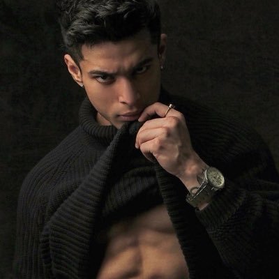 𝐃𝐢𝐧𝐞𝐬𝐡 ⇾♛'s profile picture