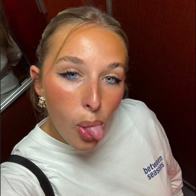 manu🕸️'s profile picture