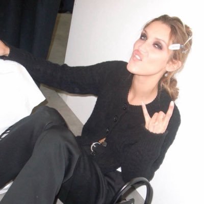†'s profile picture