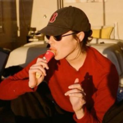 thais's profile picture