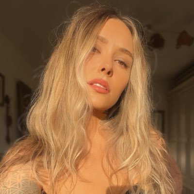 iamlaraknox's profile picture