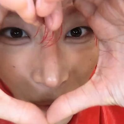 natasha is tuned in 🍓's profile picture