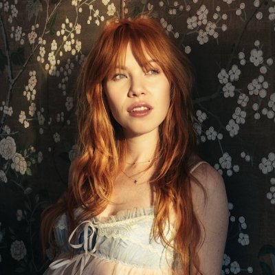 carlyraeupdts's profile picture