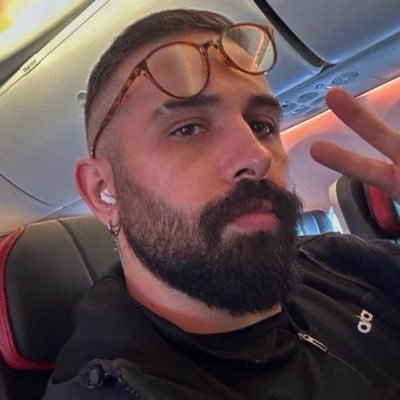 royzvasto's profile picture
