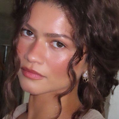 j | girl idk's profile picture