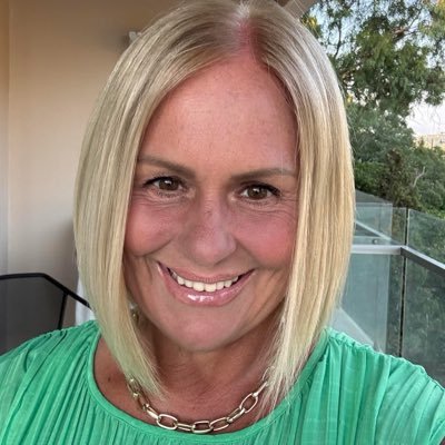 Deb🖤🤍🍒's profile picture