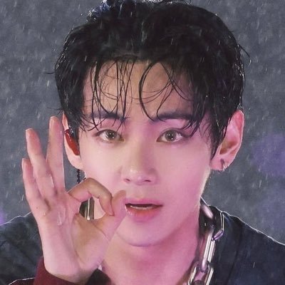 𝑾𝒊𝒏𝒕𝒆𝒓 saw Taehyung ~'s profile picture