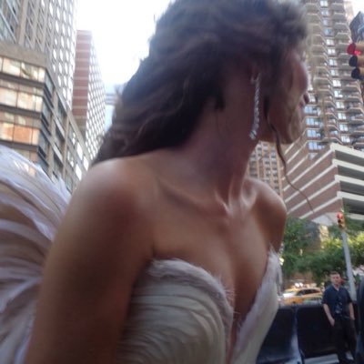 howifillthevoid's profile picture
