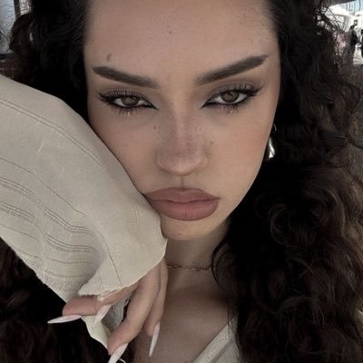 ً leigh⁷ is seeing BTS ᥫ᭡'s profile picture