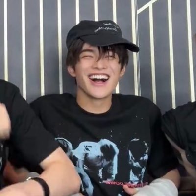h's profile picture