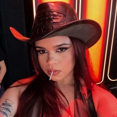 ♰'s profile picture
