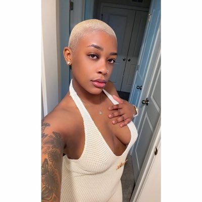 IG📸 @ THELUVELYNENE's profile picture