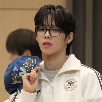 ellibyeol's profile picture
