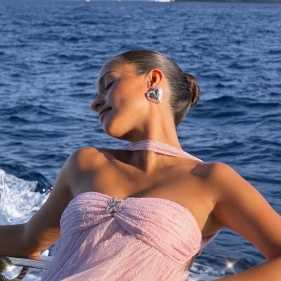 daily alexandra leclerc 🦋's profile picture