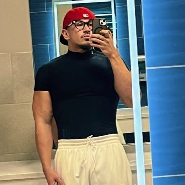 🏄🏽‍♂️'s profile picture
