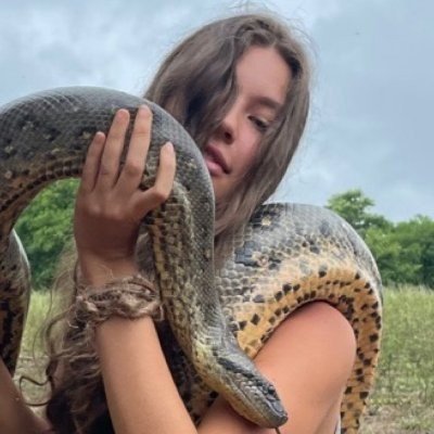 lara's profile picture