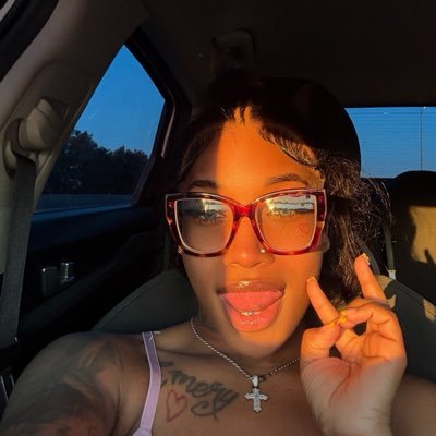 𝒥𝓊𝒾𝒸𝓎 𝒞𝒽𝒶𝓃𝑒𝓁🐝's profile picture