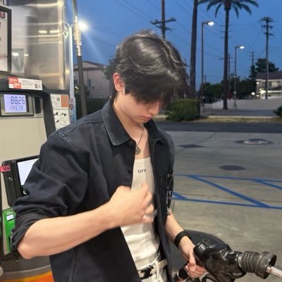juneoncnine's profile picture