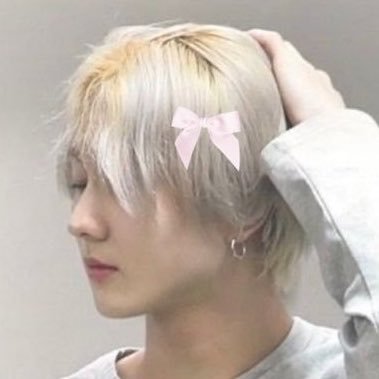 star .⋆♱ misses enha :('s profile picture