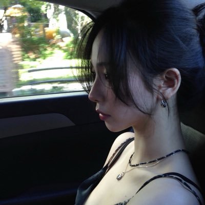 u's profile picture