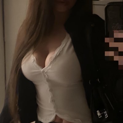 e's profile picture