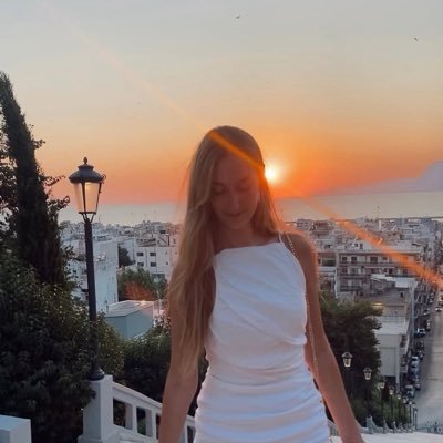 Elena 🌼's profile picture