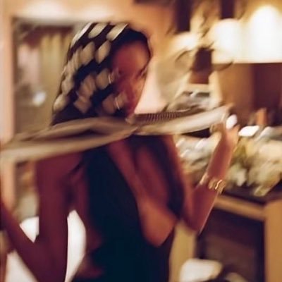 قـمـرا's profile picture